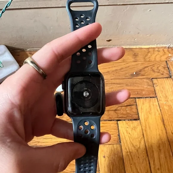 Apple Watch SE.